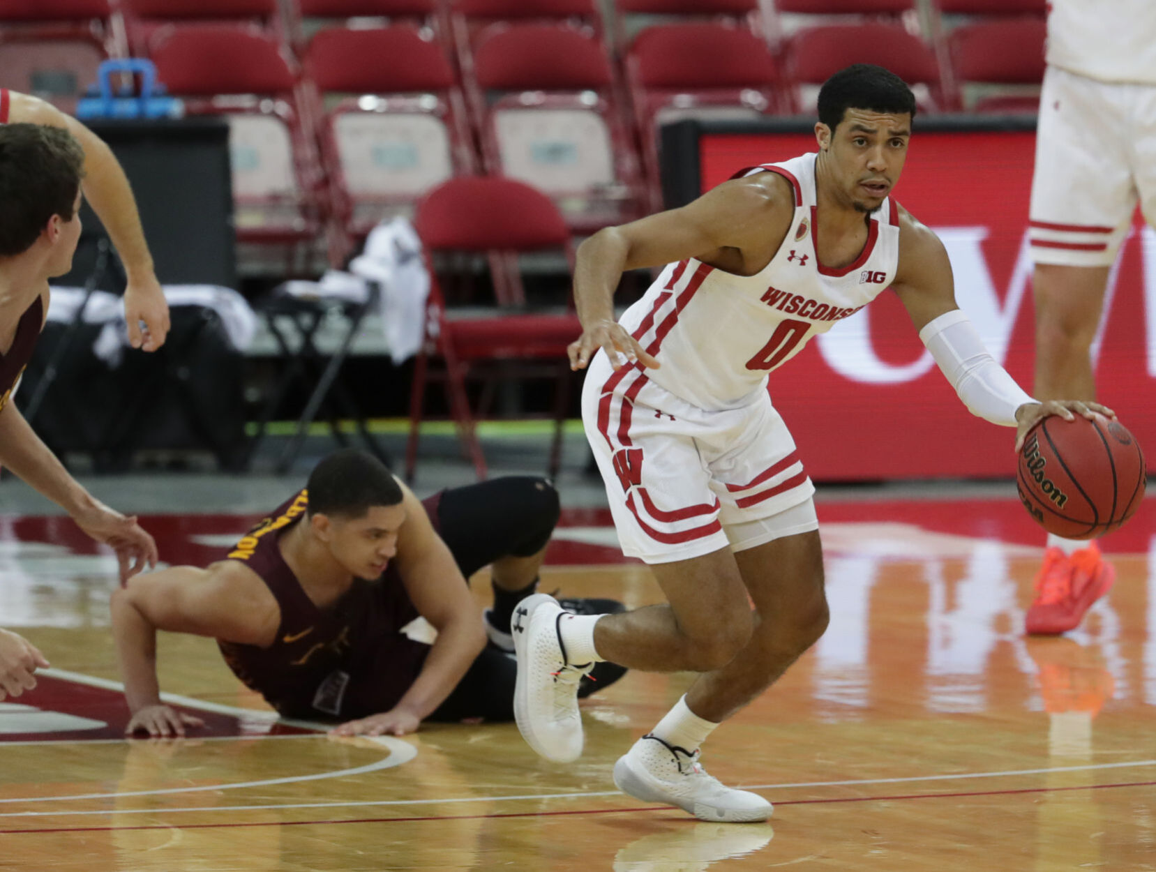 UW 77, Loyola Chicago 63